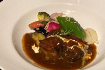 豚バラ肉の赤ワイン煮込み